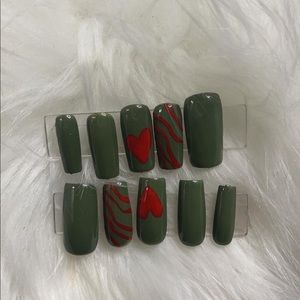 Olive Hearts Press on Set ❤️